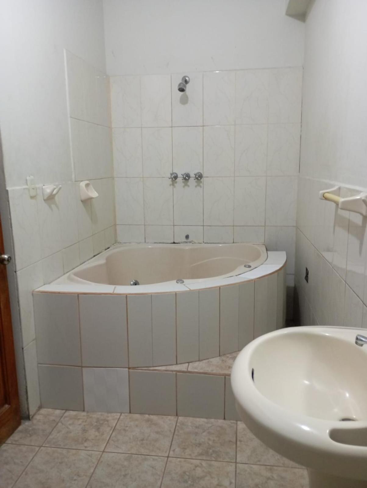 Hostal El Puerto Yurimaguas Buitenkant foto